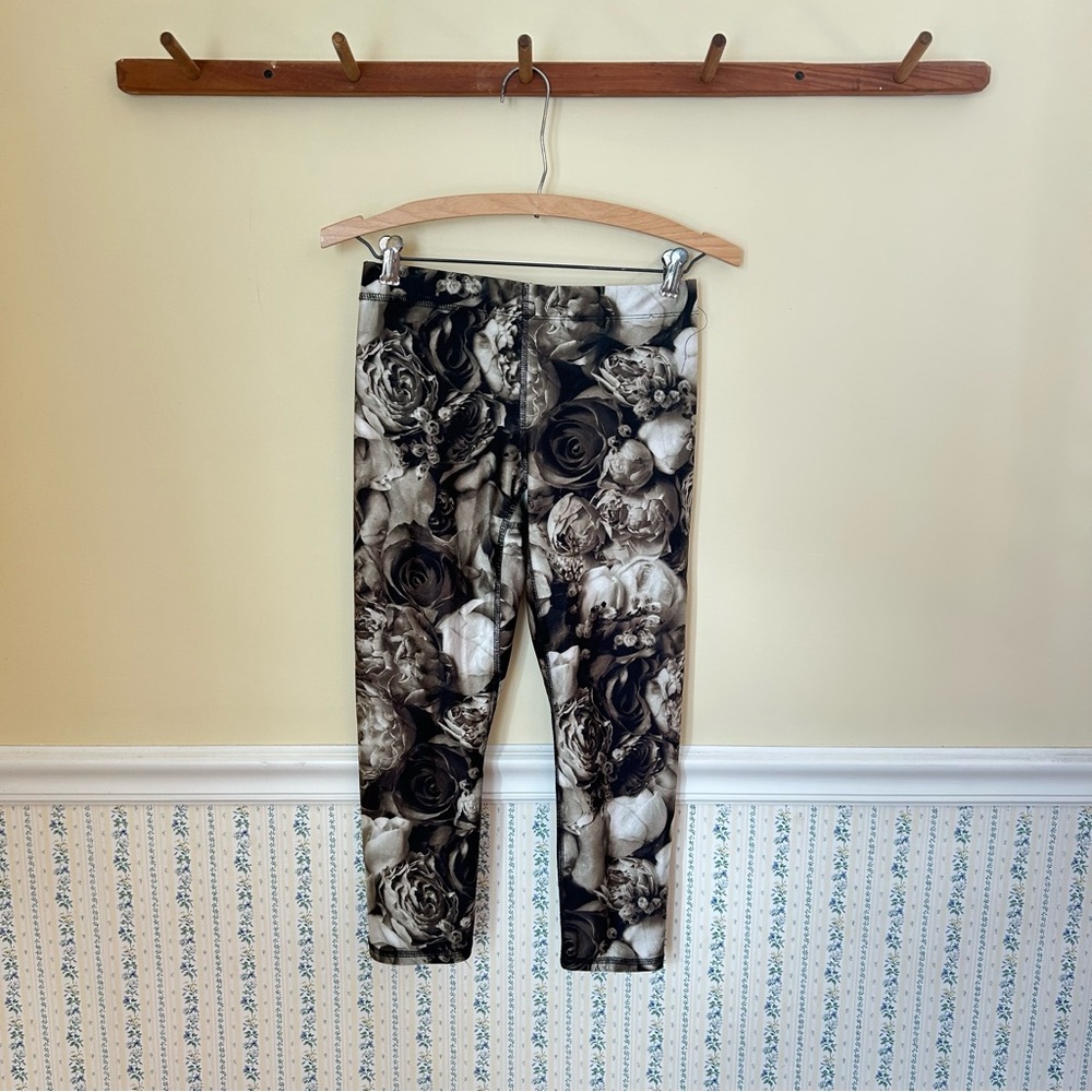 Zara Terez Floral Cropped Athletic Leggings